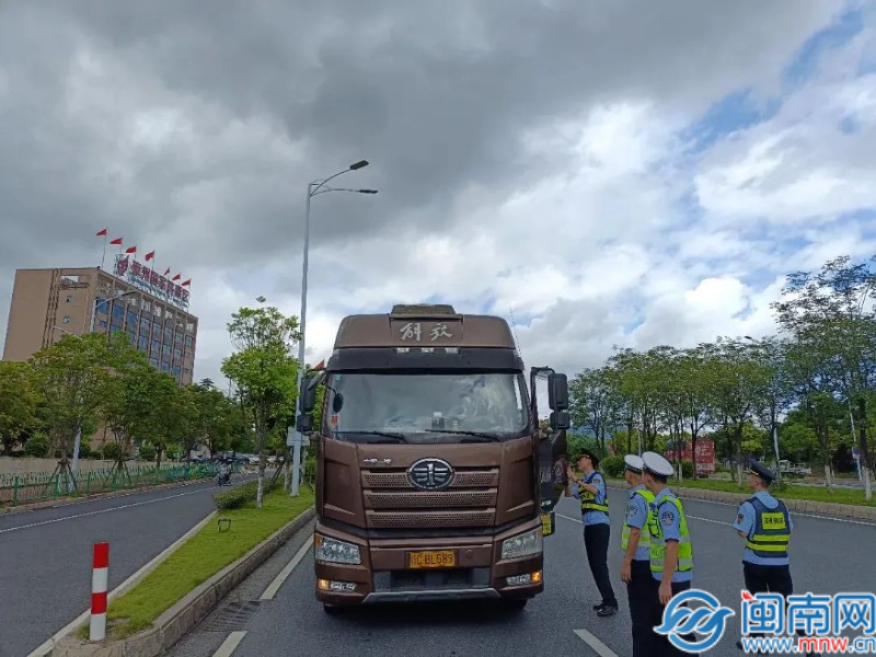 漳州交警：联合多部门开展道路交通安全整治
