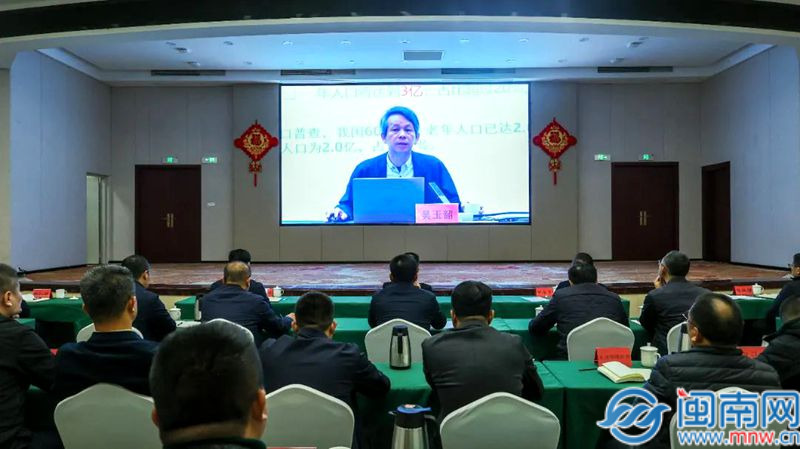 漳州高新区党工委理论学习中心组(扩展) 学习会举行