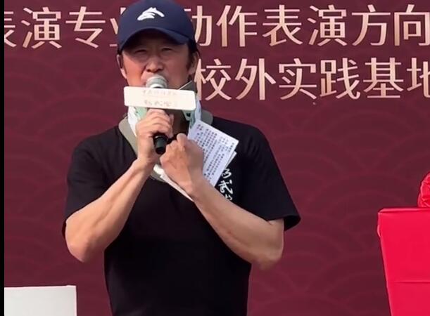 吴京回应受伤：前两天教授动作“翻车”了