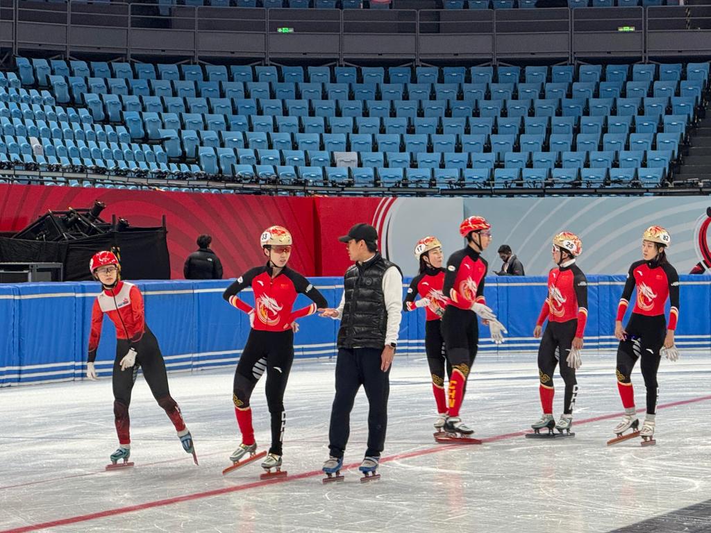 北京即将站在世界巡回赛上 中国短道队主教练张晶坚信队伍会越来越好