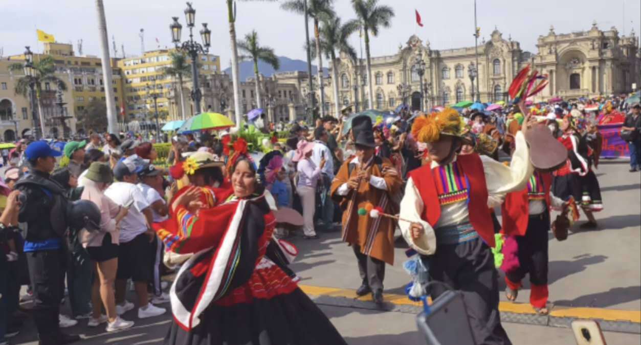 庆祝建城490周年 秘鲁首都利马举行盛大庆典活动