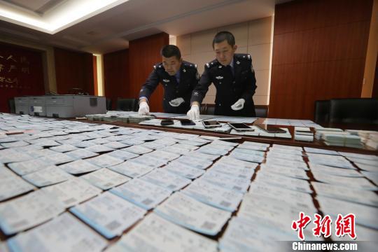 年轻人、白叟都开端玩玩具，谁会是潮玩职业下一个“泡泡玛特”？