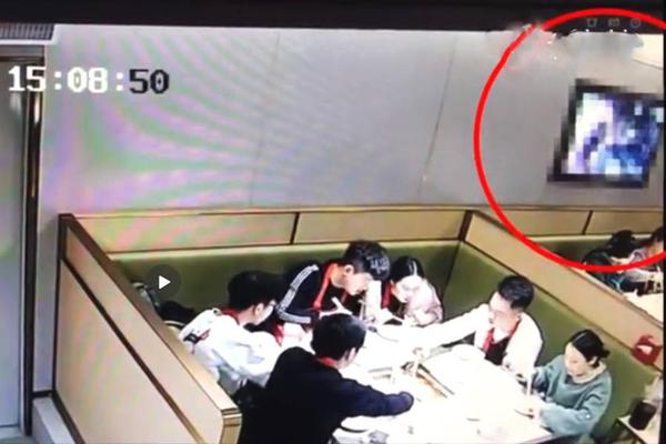 饿肚子入眠和吃点夜宵哪个更健康