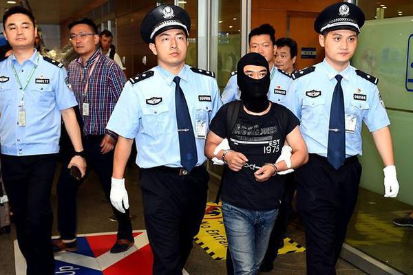 首届国际抗衰老与康寿科技大会在深举行 诺奖得主分享最新抗衰老研究成果
