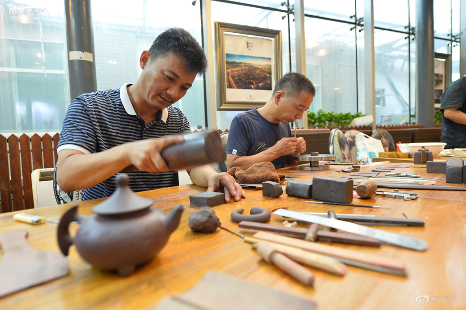 年头一新年出游迎来“高峰”客流