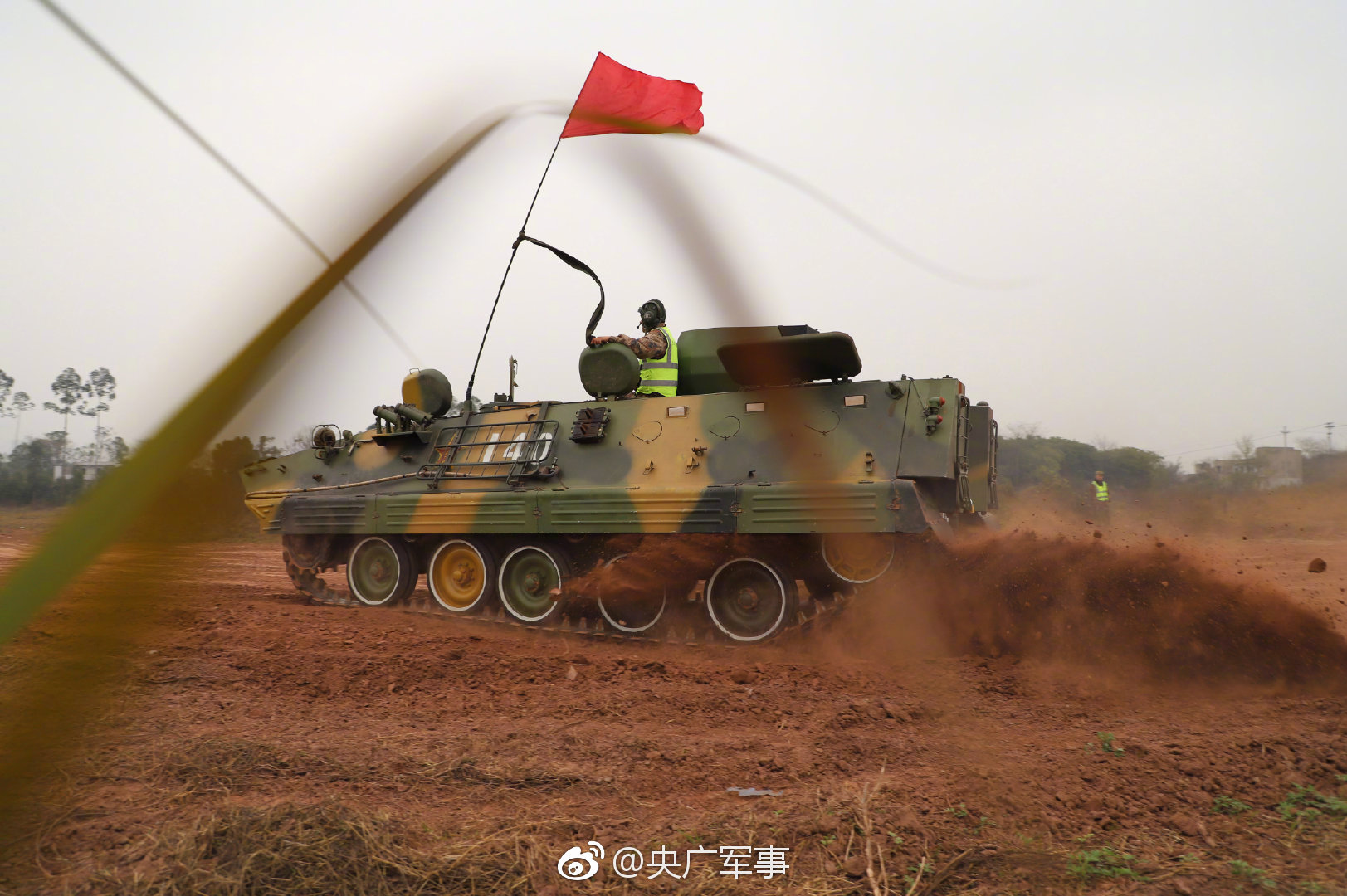 重庆燃气：对相关职责人和职责部分进行追质问责